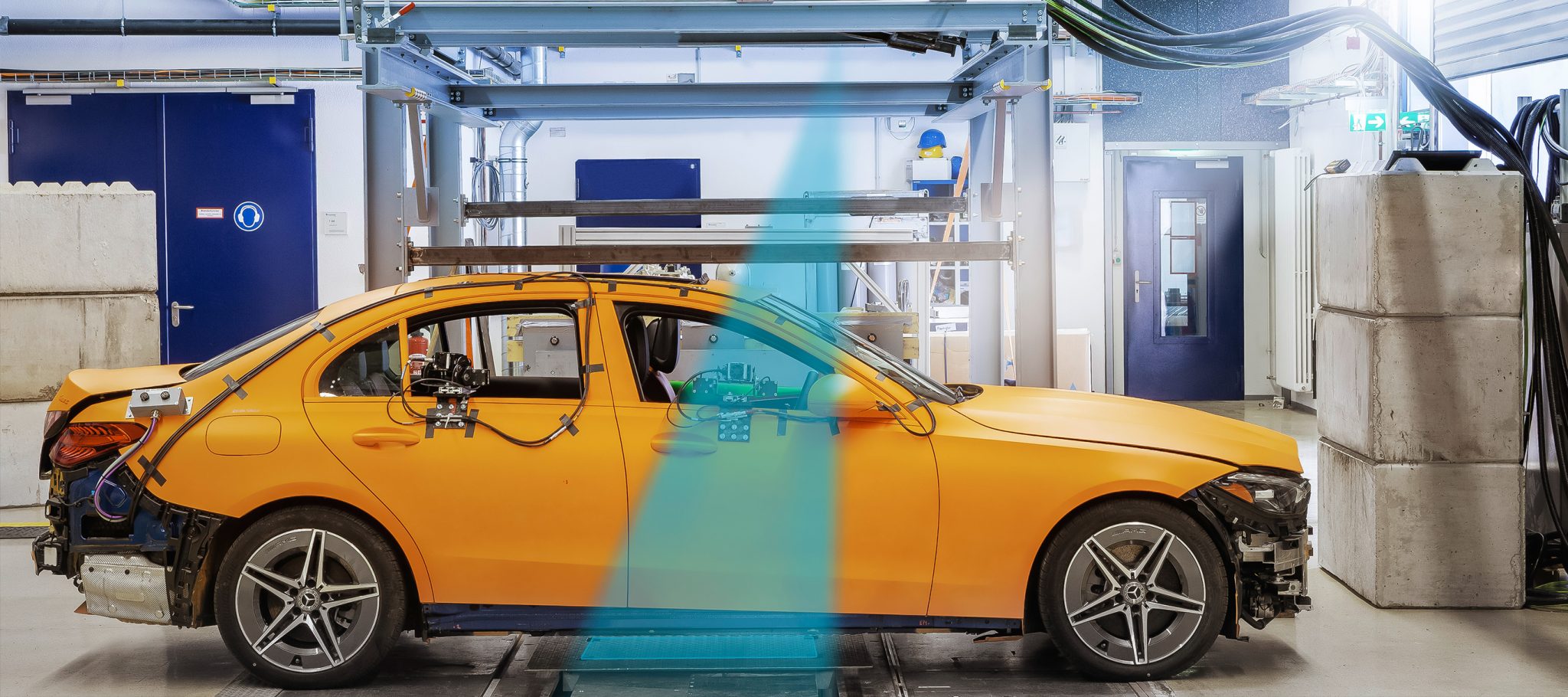 Mercedes-Benz es el primer fabricante de automóviles del mundo que radiografía con tecnología de rayos X un crash test